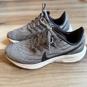 Nike Gray‎ and Black Athletic Shoes